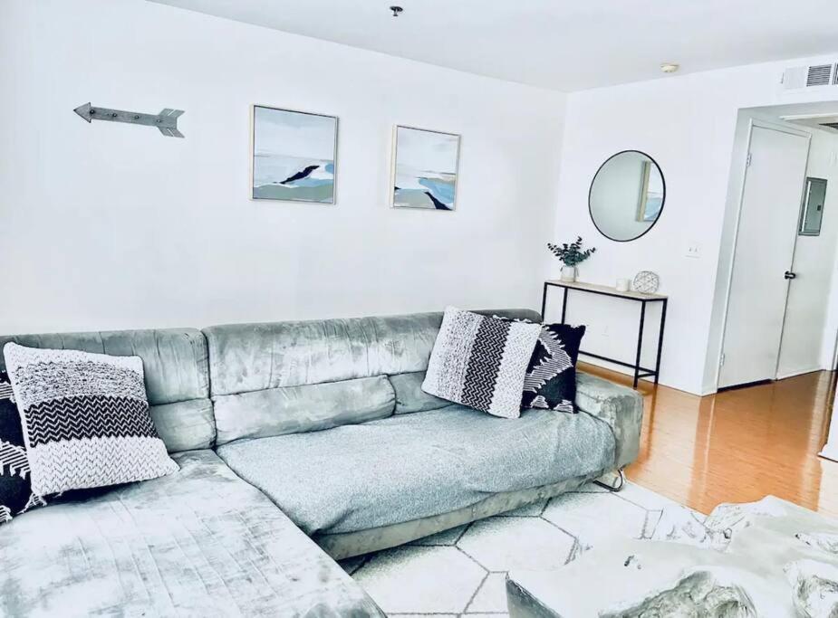 Sunny Santa Monica Retreat One Bedroom Los Angeles