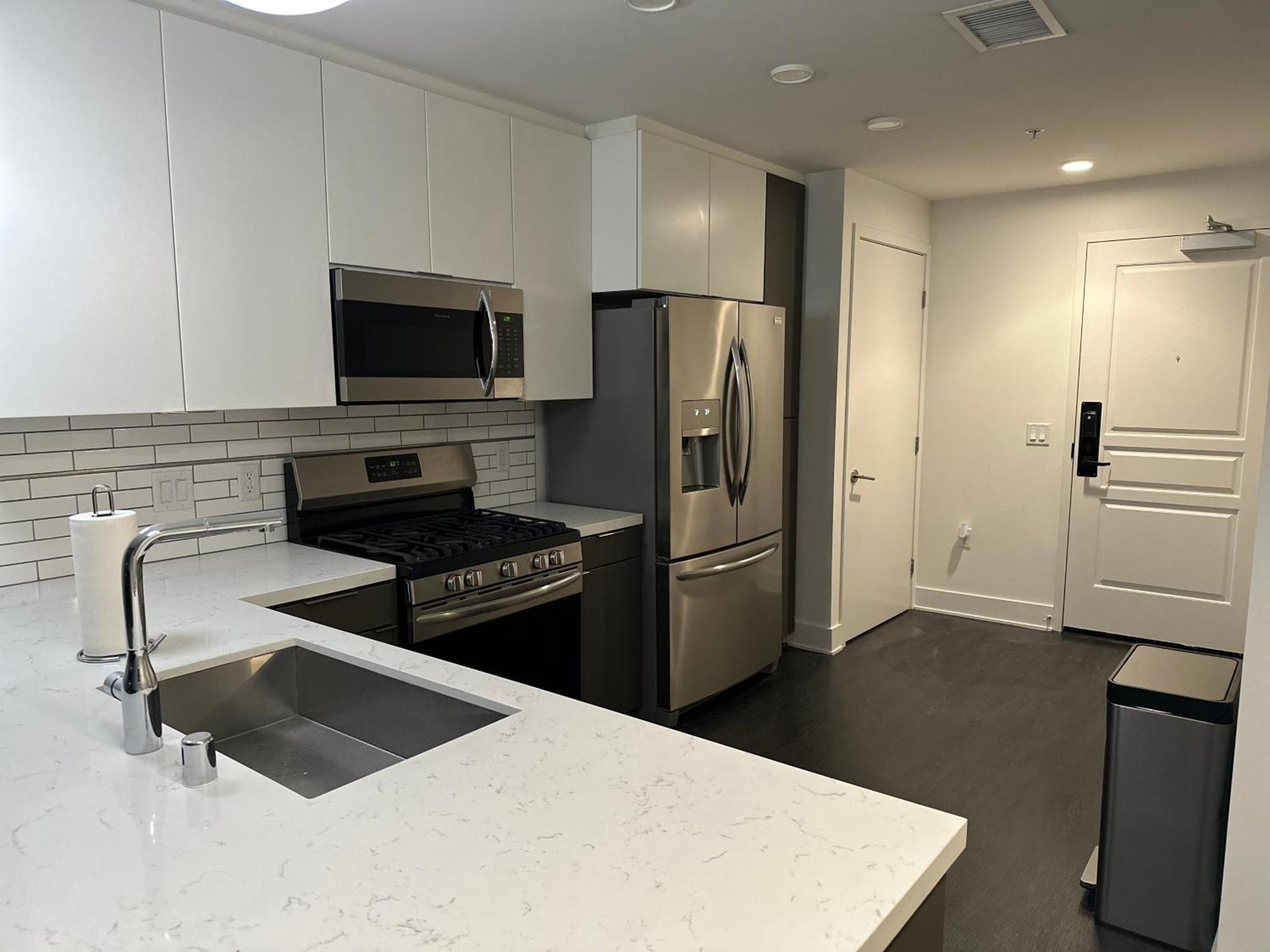 Apartment Modern View High Rise