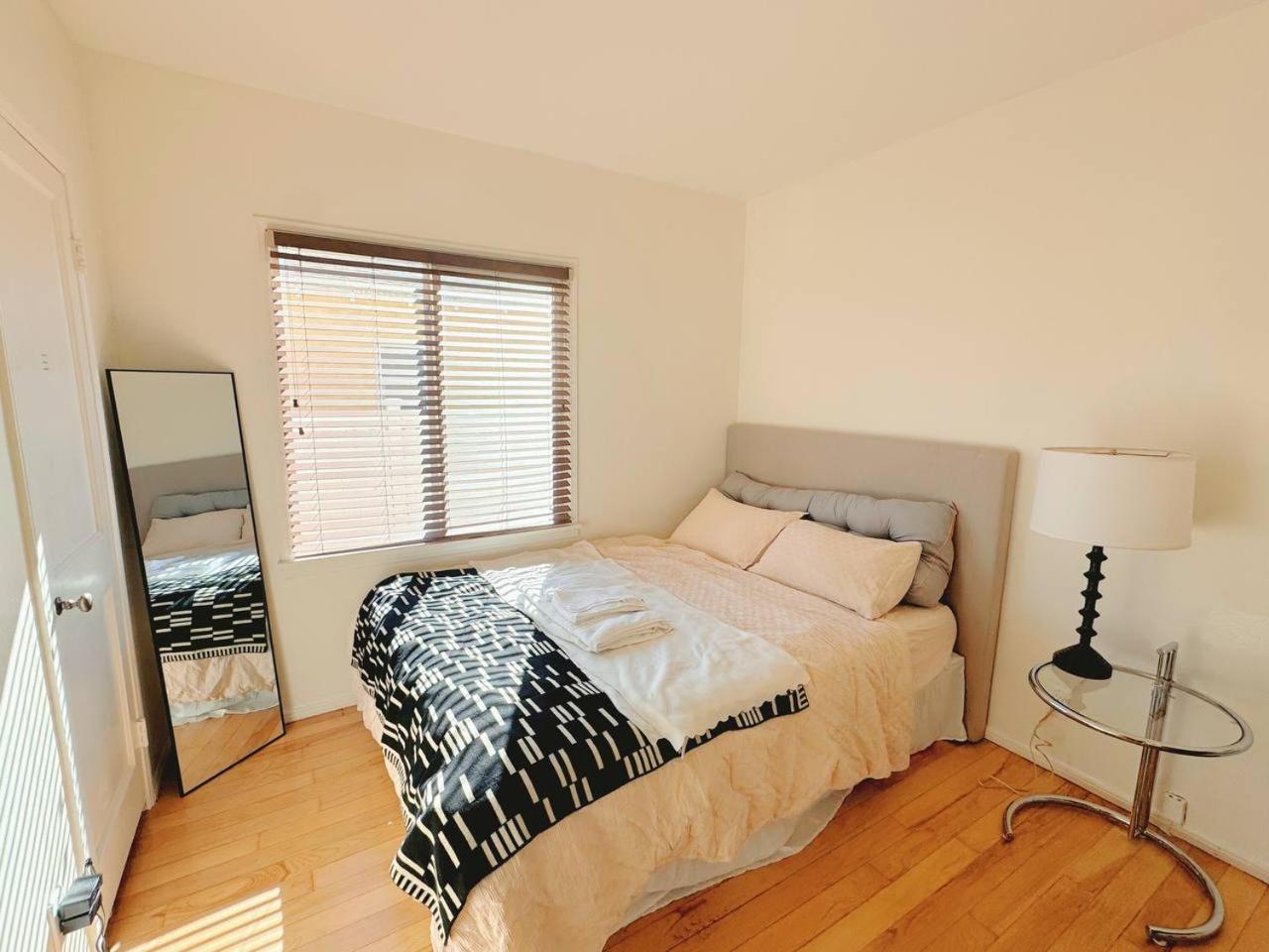Coastal Comfort In West Angeles