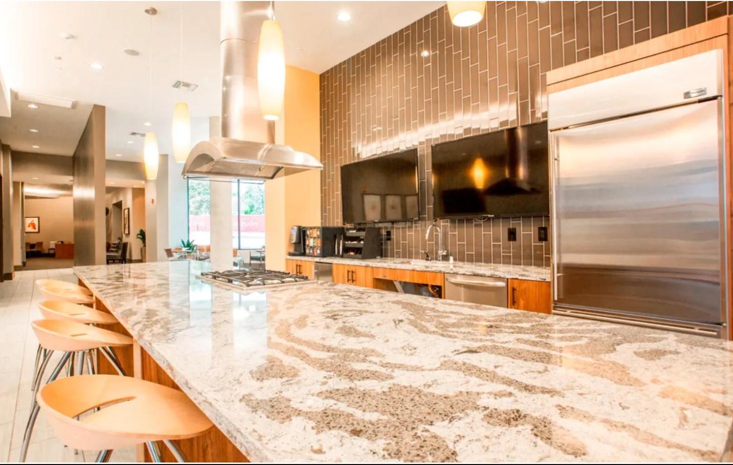 A-class Lavish 2 Bed In Woodland Hills Ca Apartment *