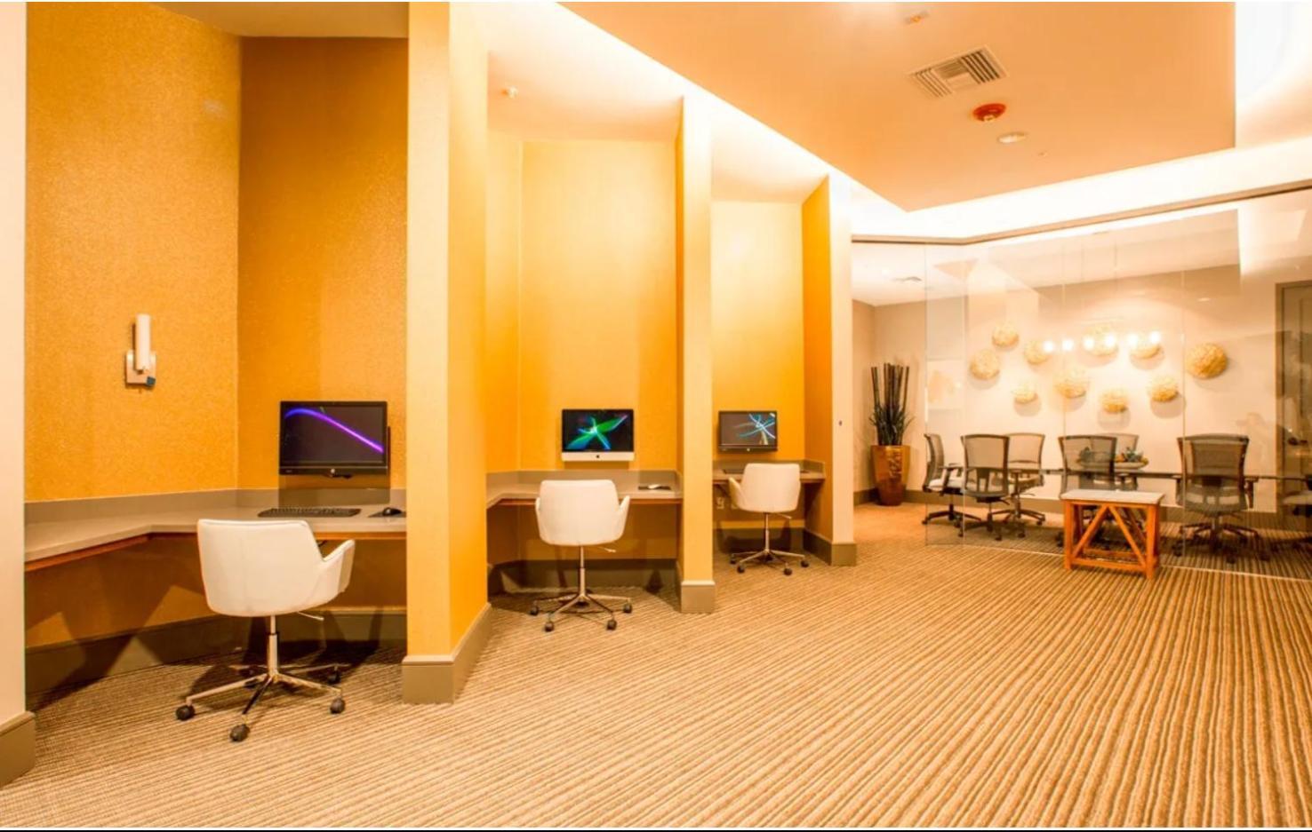 Apartment A-class Lavish 2 Bed In Woodland Hills Ca *