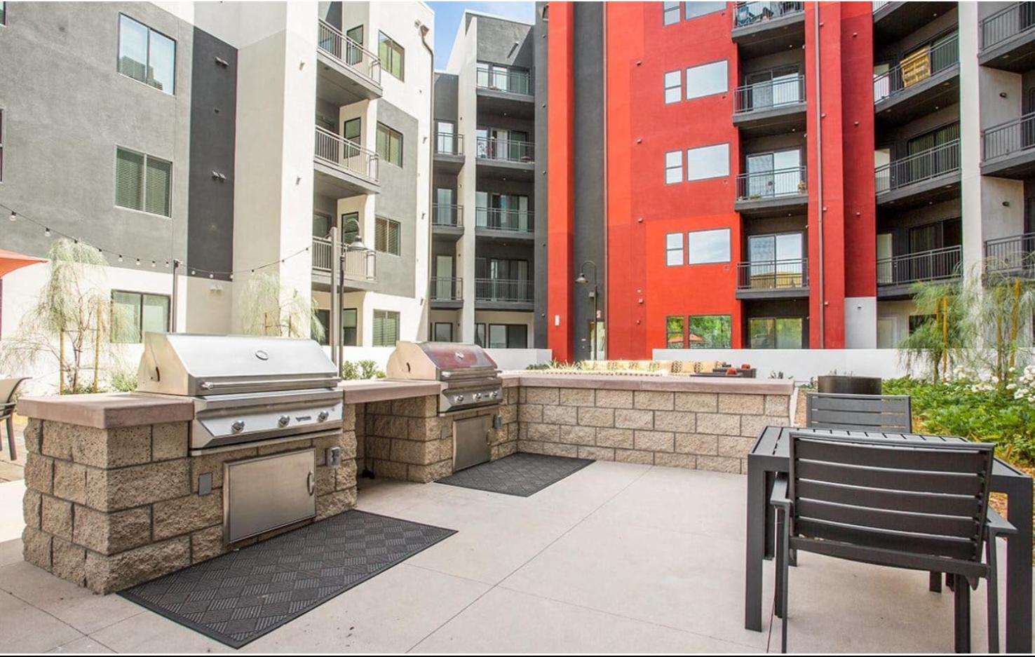 A-class Lavish 2 Bed In Woodland Hills Ca