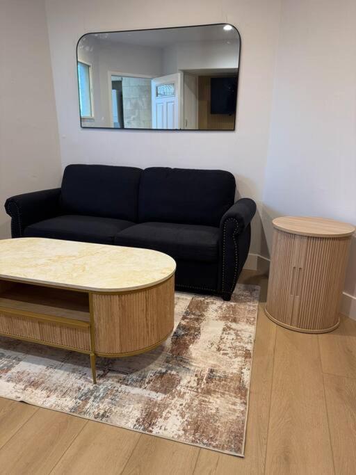 Guest In A Beverly Hills Masterpiece Apartment