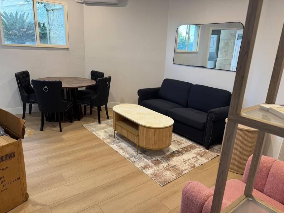 Guest In A Beverly Hills Masterpiece Apartment Los Angeles