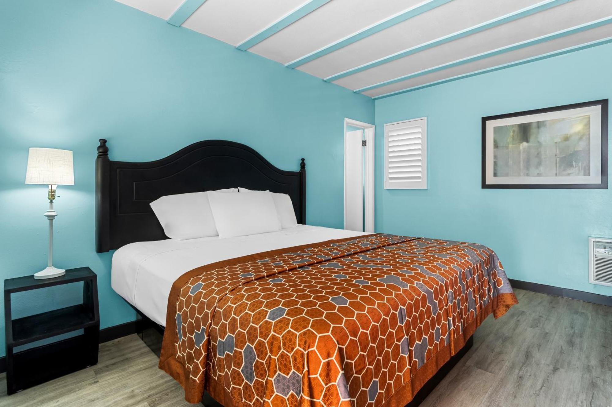 Hotel Rodeway & North Hollywood Burbank Airport - Universal Area