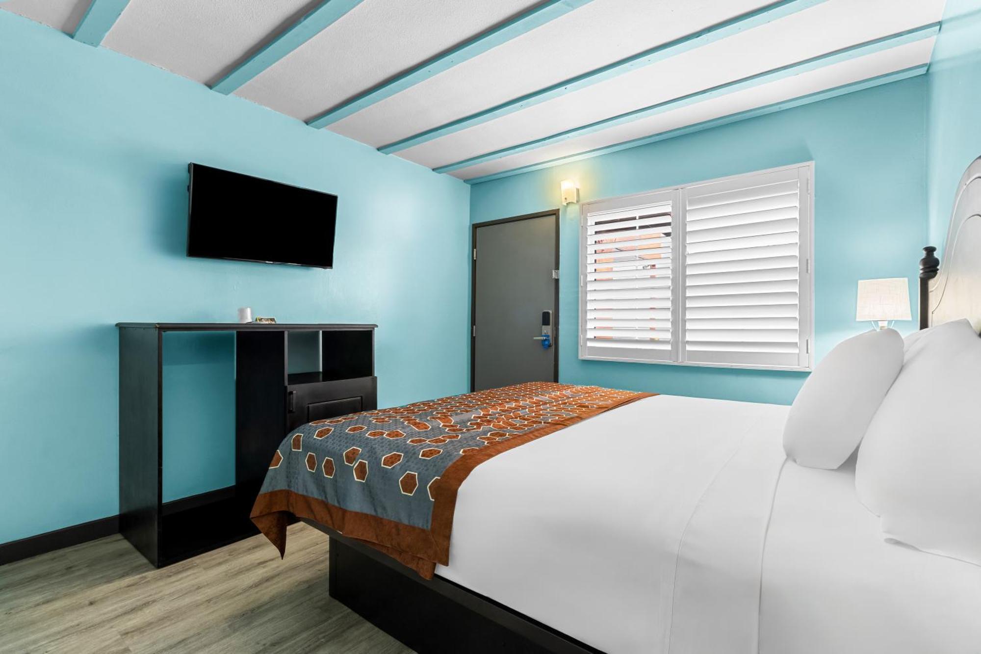 Rodeway & North Hollywood Burbank Airport - Universal Area Hotel
