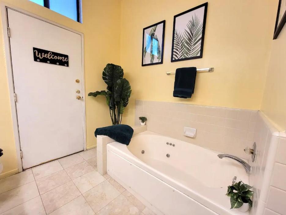 Spacious With Two Queen Beds Near Beverlywood 5 Minutes To Rodeo Drive *
