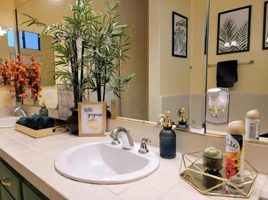 Spacious With Two Queen Beds Near Beverlywood 5 Minutes To Rodeo Drive Los Angeles