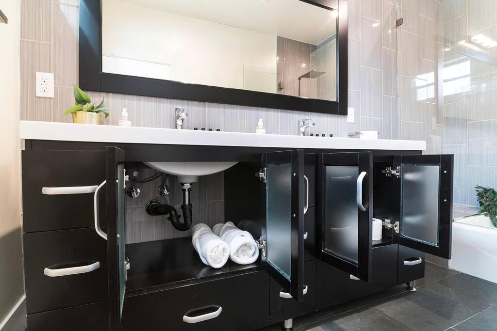 Stylish 4br Prime Location Hancock Park *