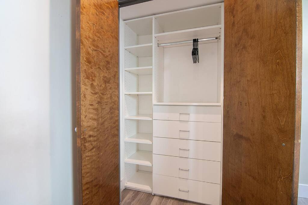 Stylish 4br Prime Location Hancock Park Holiday home