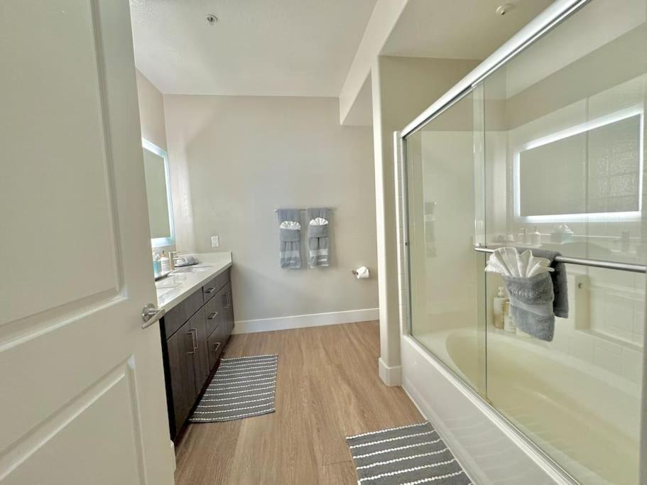 Cozy Large 1 Bedroom By Ucla Aparthotel Los Angeles