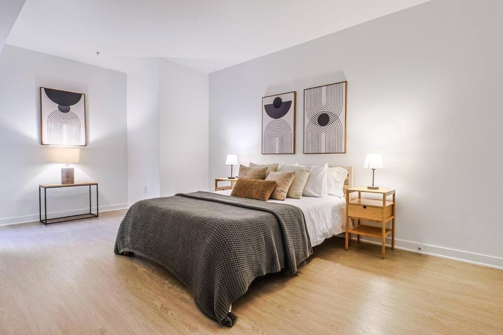 Stylish 2bdr & 2bth - 15 Mins Walk To The Beach! Apartment