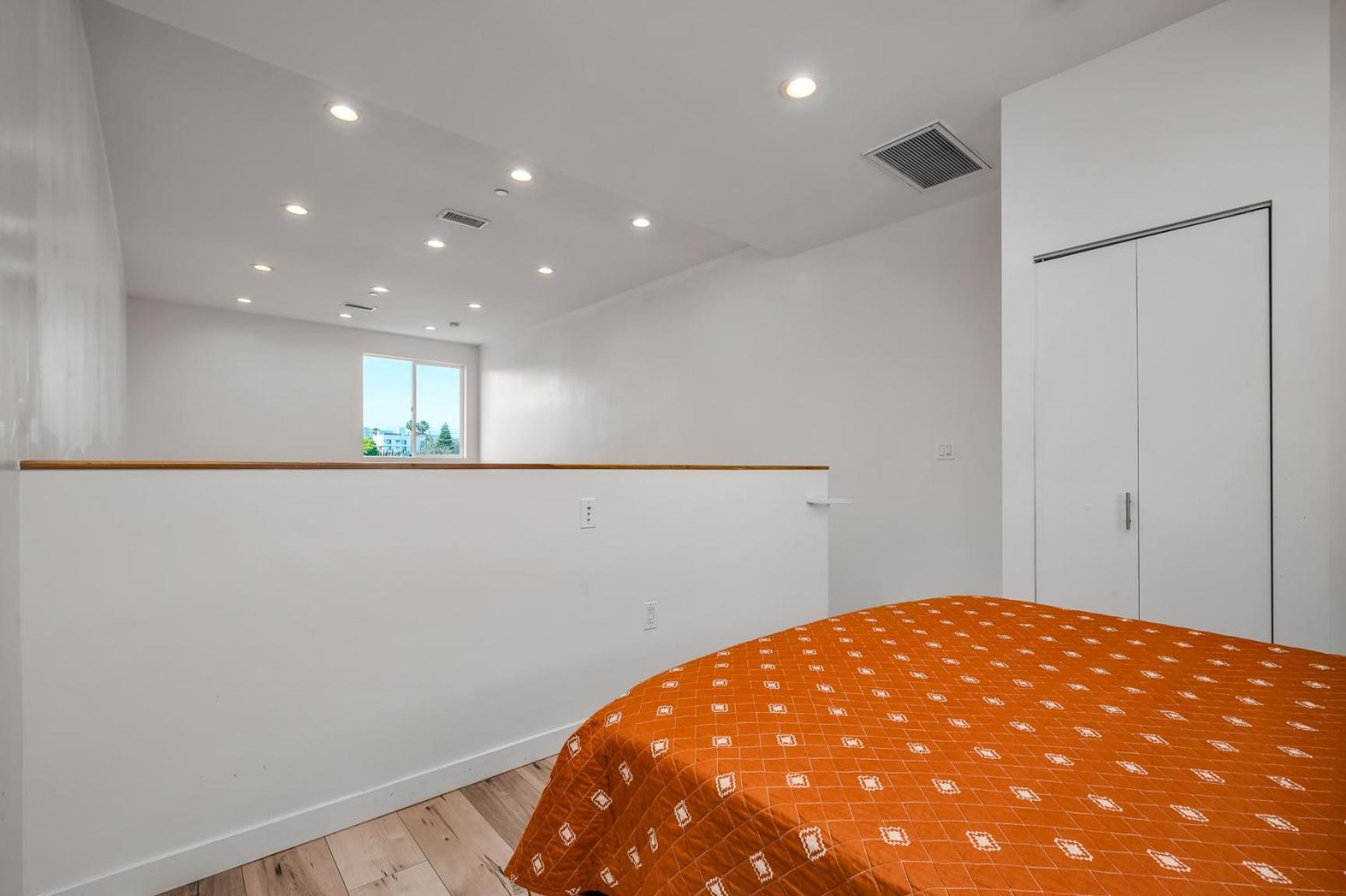 New 1 Bedroom Loft With View Of Hollywood Sign Los Angeles
