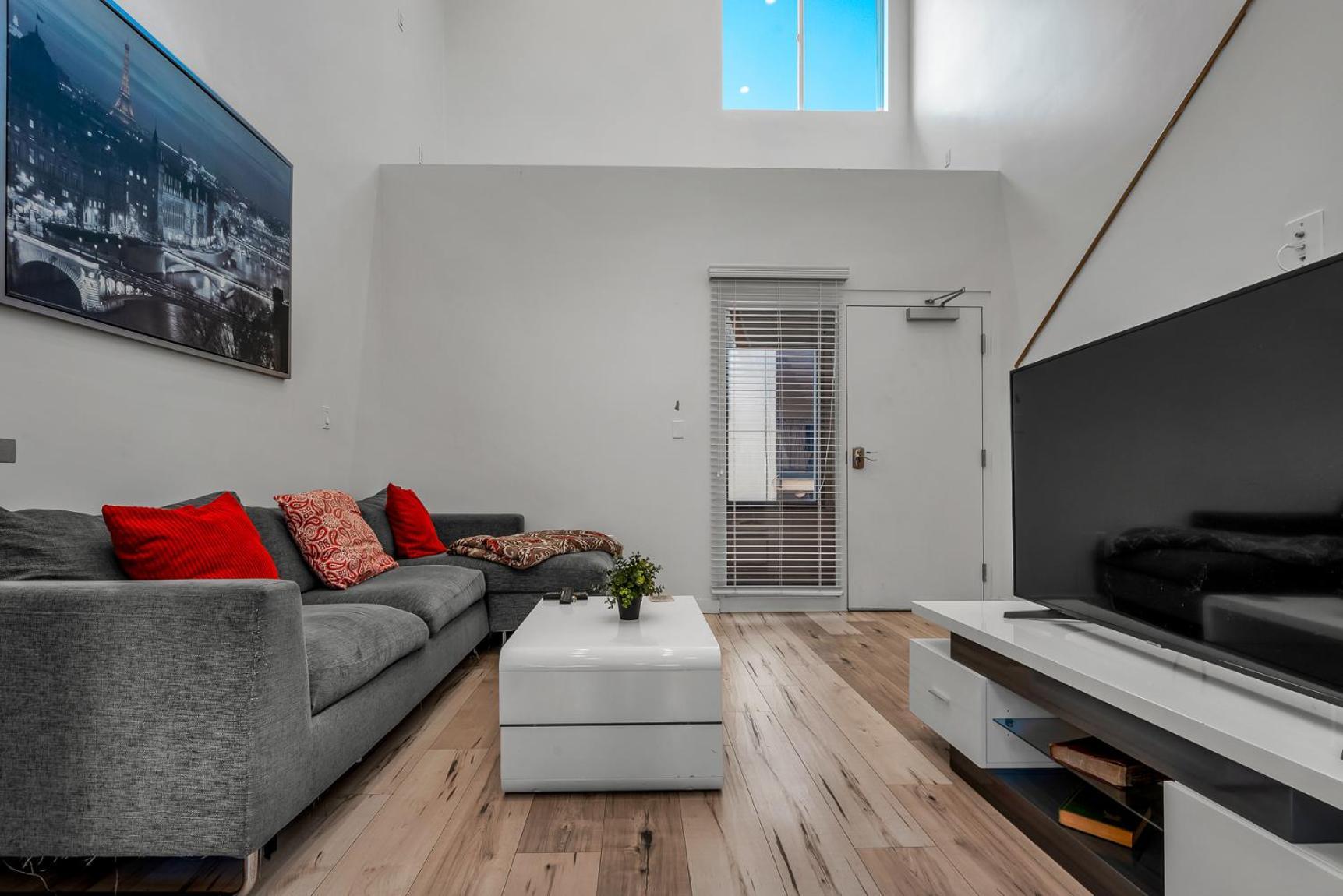New 1 Bedroom Loft With View Of Hollywood Sign * Los Angeles