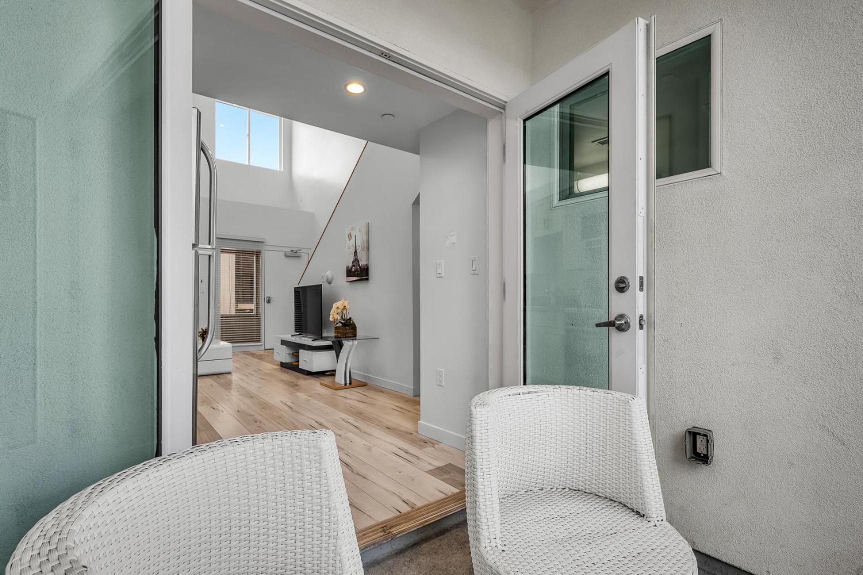 New 1 Bedroom Loft With View Of Hollywood Sign