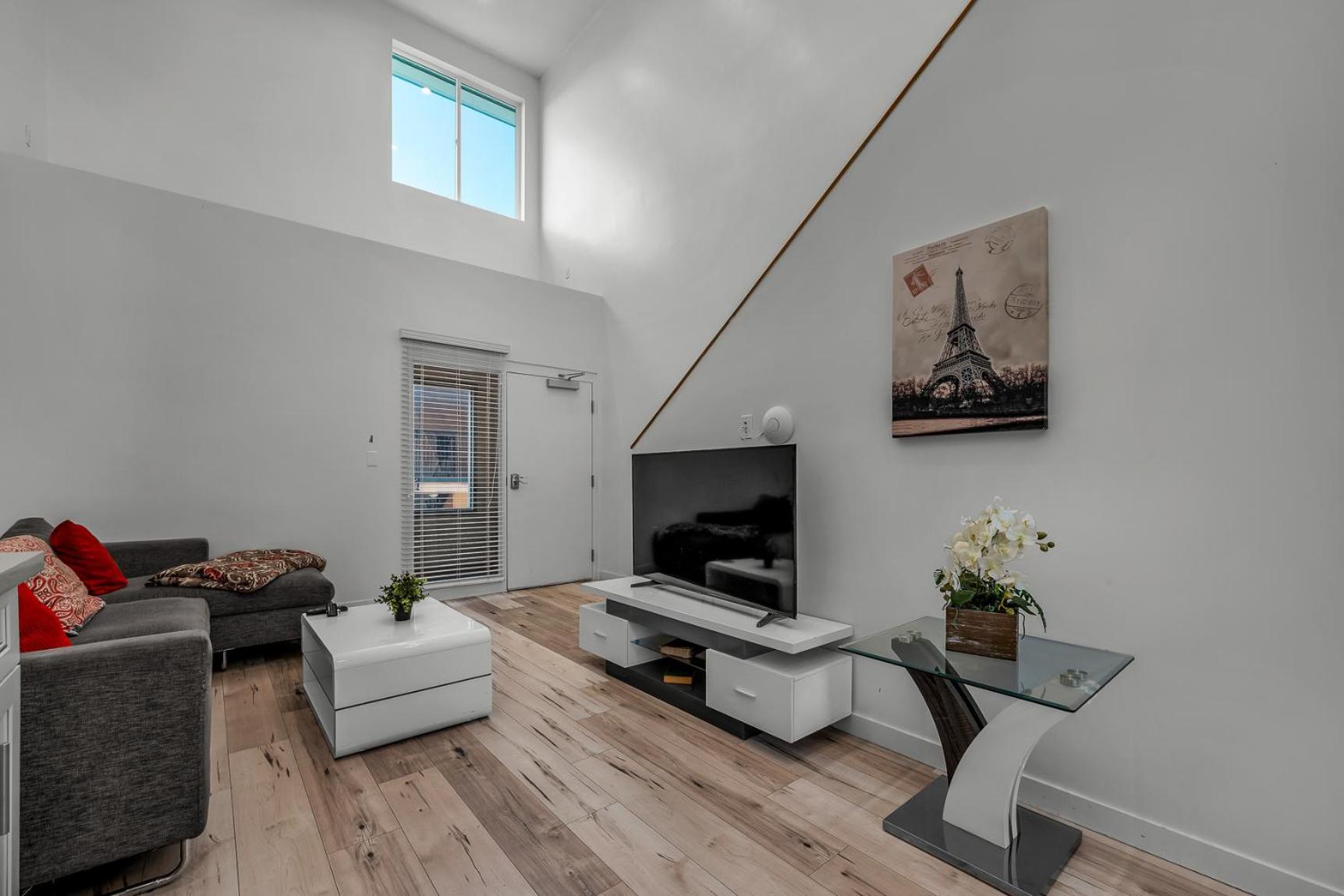Apartment New 1 Bedroom Loft With View Of Hollywood Sign