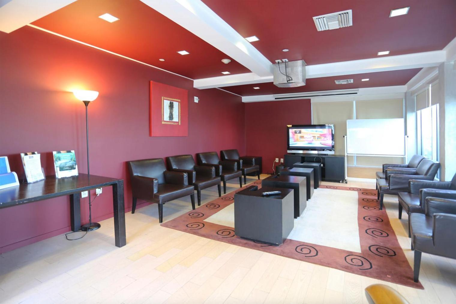 Downtown 2br W Pool Gym Wd Nr Convention Center Lax-1040