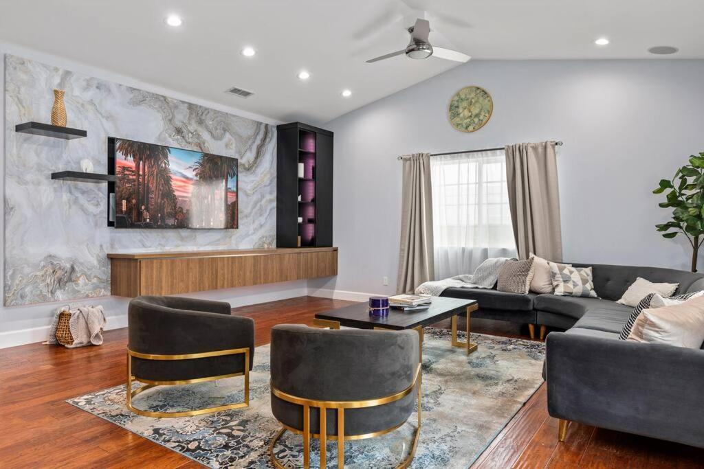 Goode Homes Luxury Family * Los Angeles