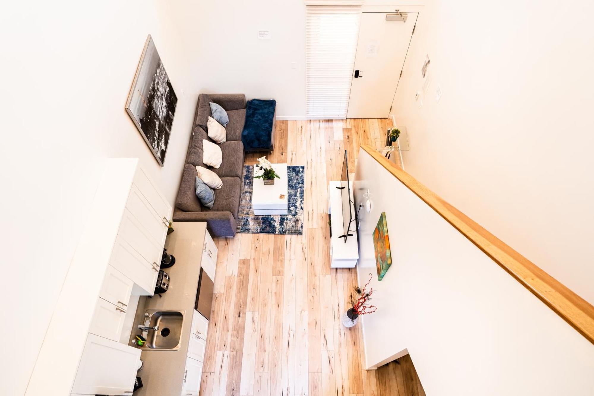 Chic Modern Loft In Hollywood 1 Bedroom With Balcony & Free Secure Parking Apartment