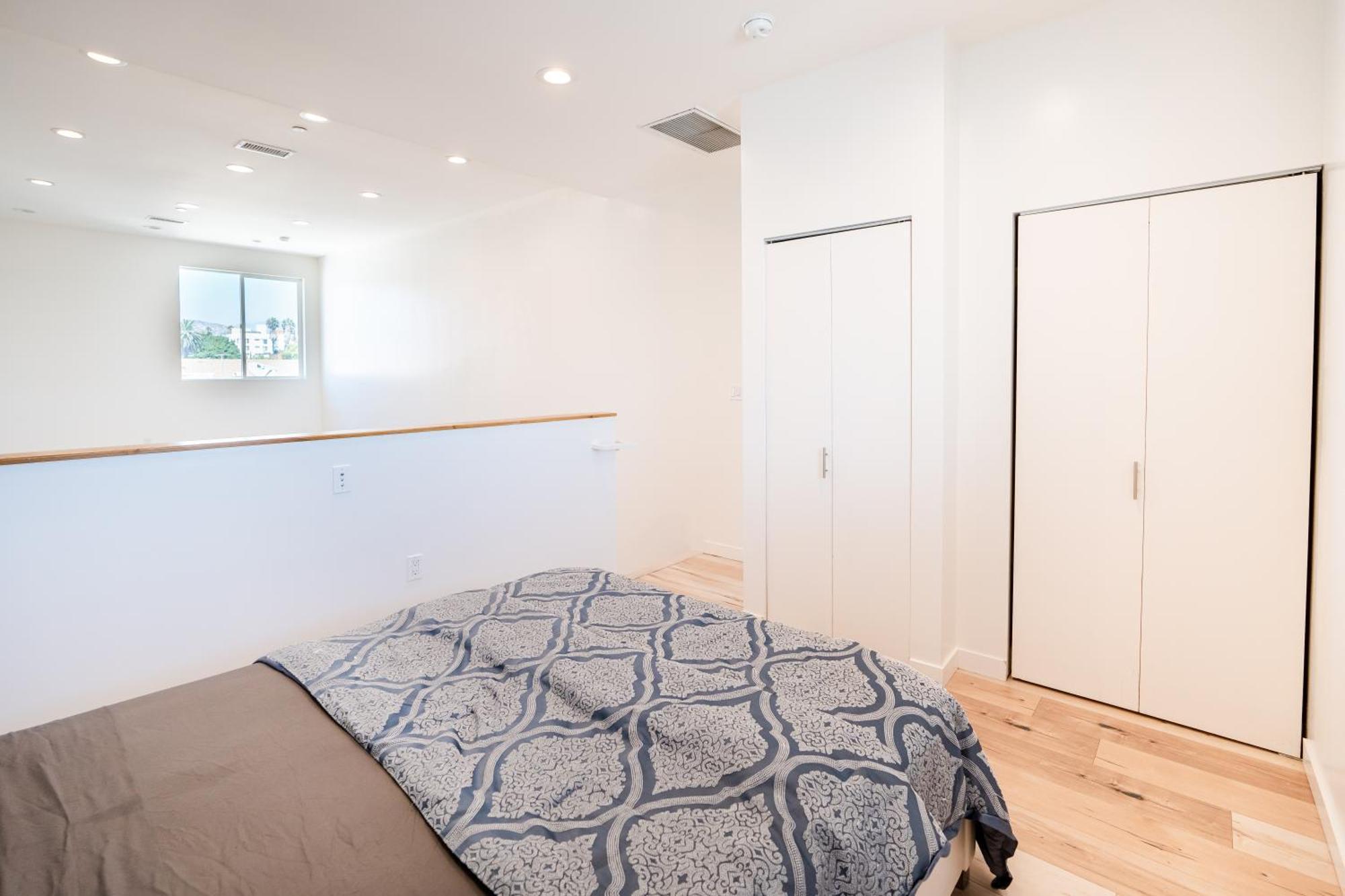 Chic Modern Loft In Hollywood 1 Bedroom With Balcony & Free Secure Parking Apartment Los Angeles