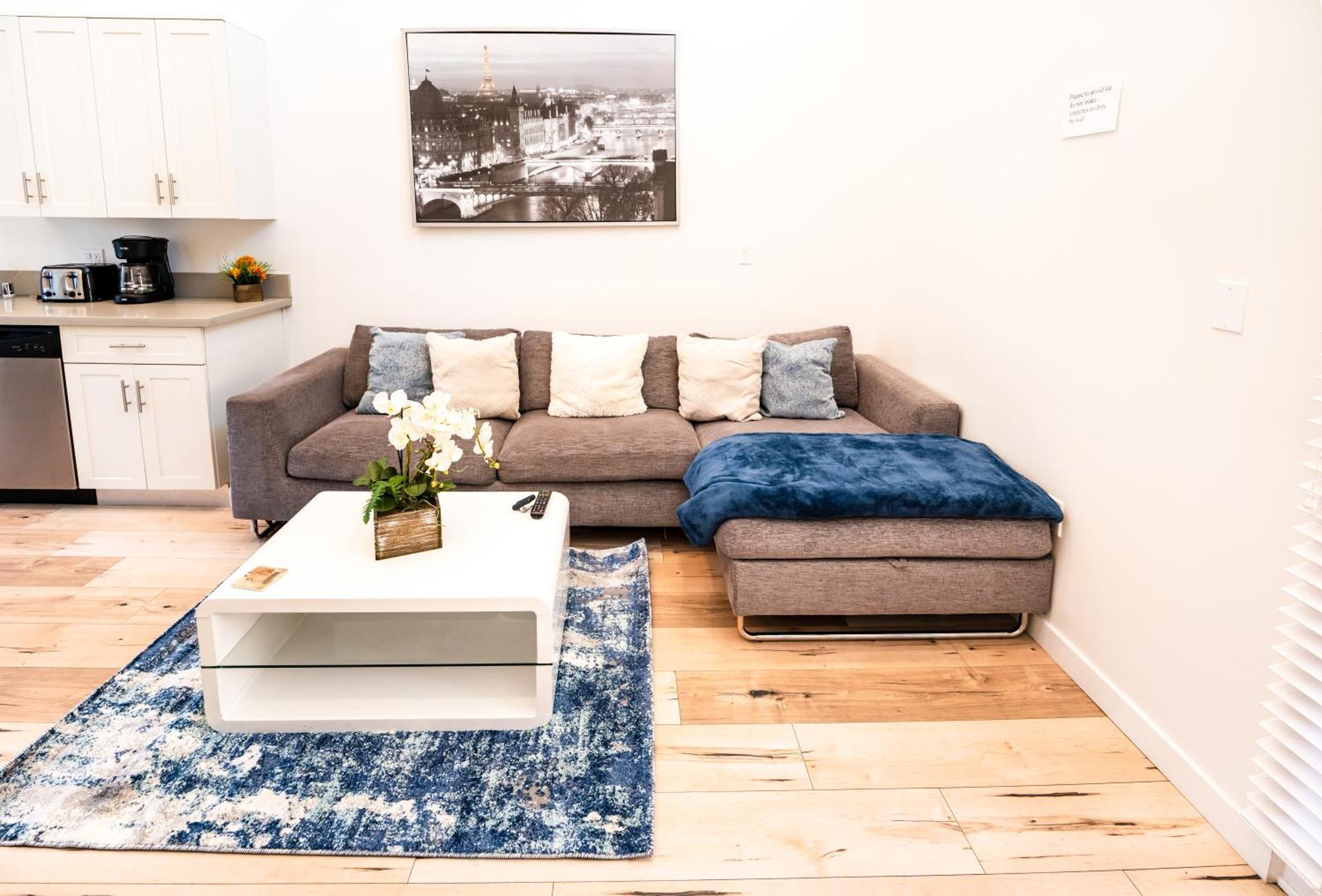 Chic Modern Loft In Hollywood 1 Bedroom With Balcony & Free Secure Parking Los Angeles