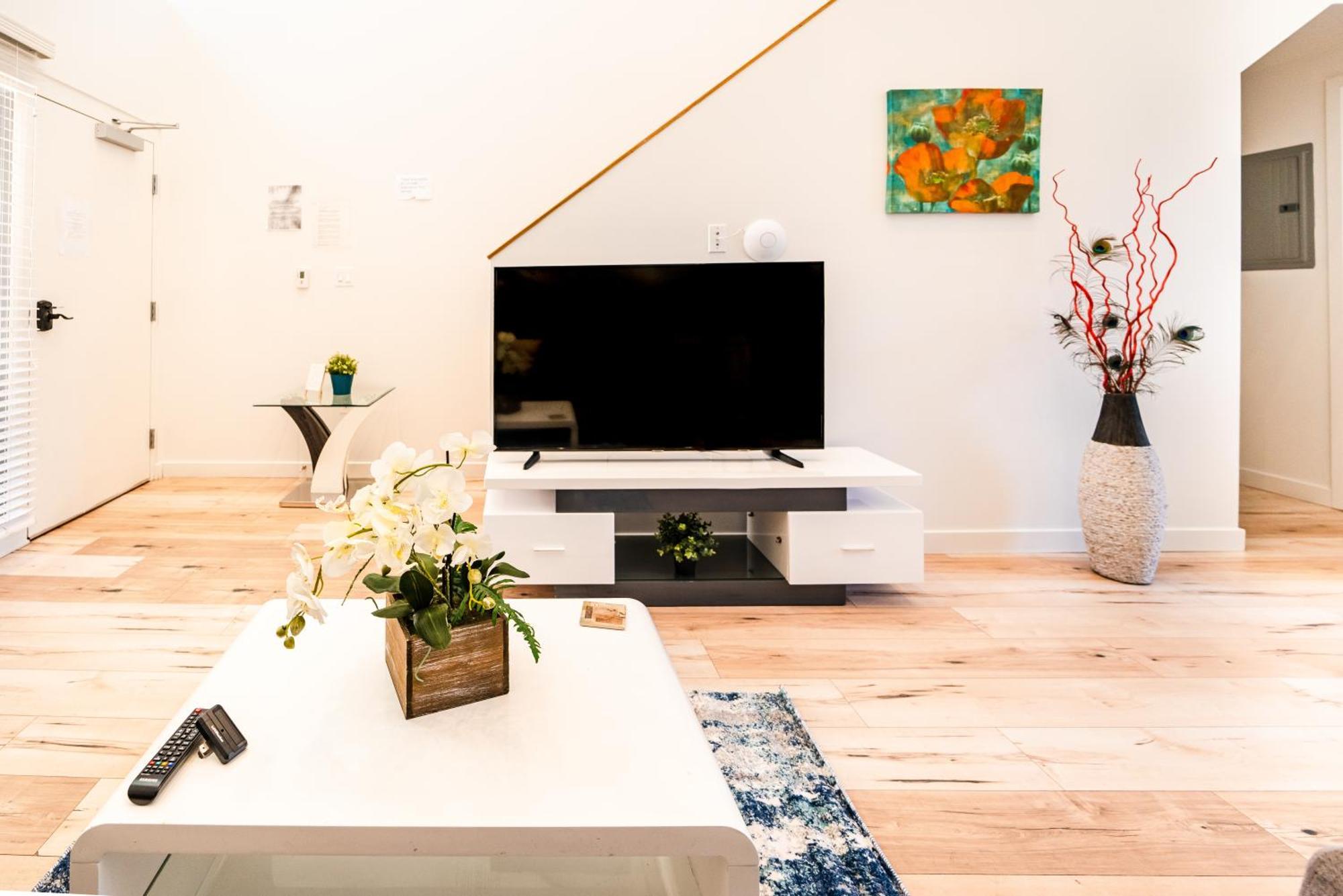 Apartment Chic Modern Loft In Hollywood 1 Bedroom With Balcony & Free Secure Parking Los Angeles