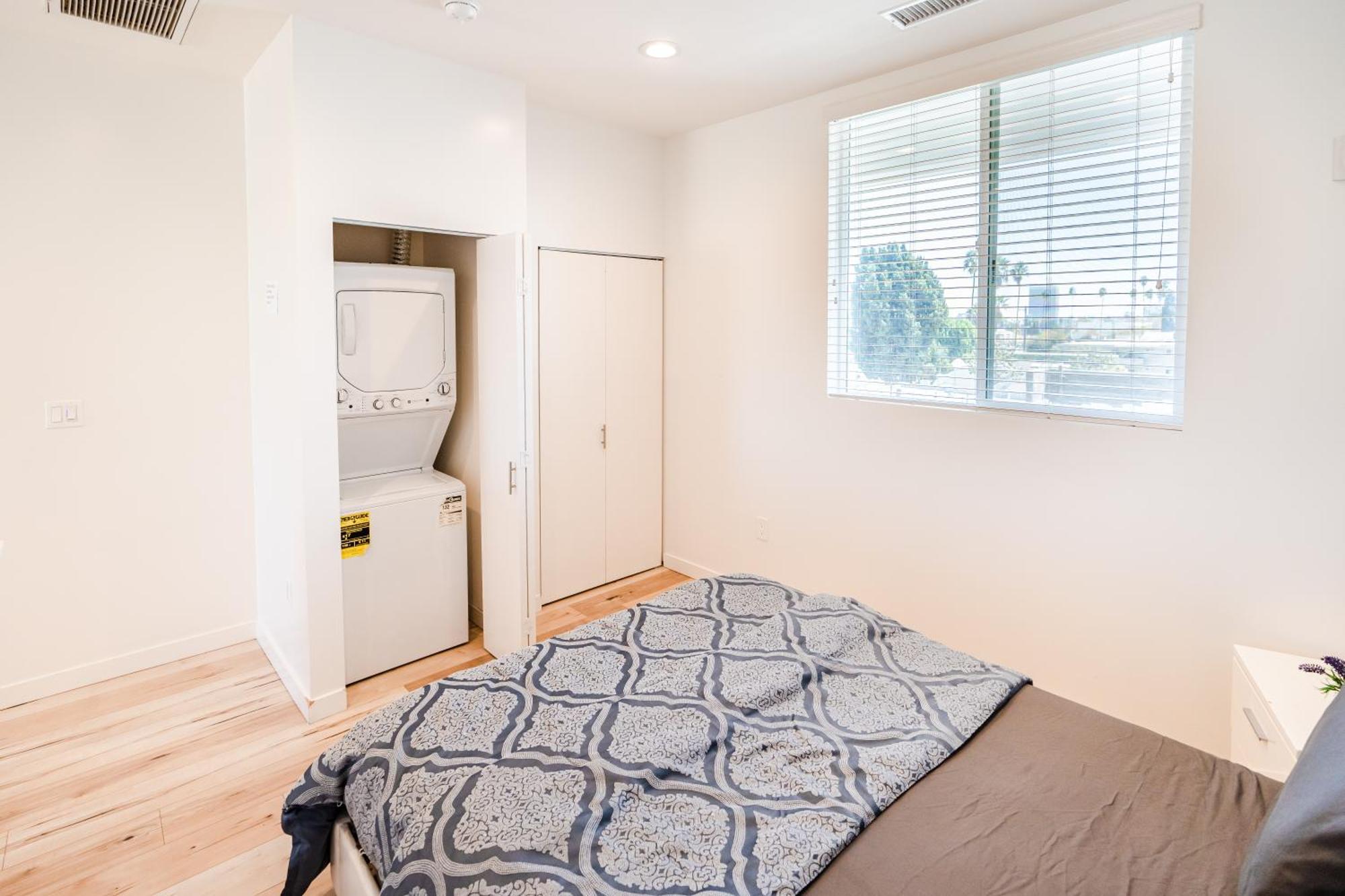 Chic Modern Loft In Hollywood 1 Bedroom With Balcony & Free Secure Parking Apartment *
