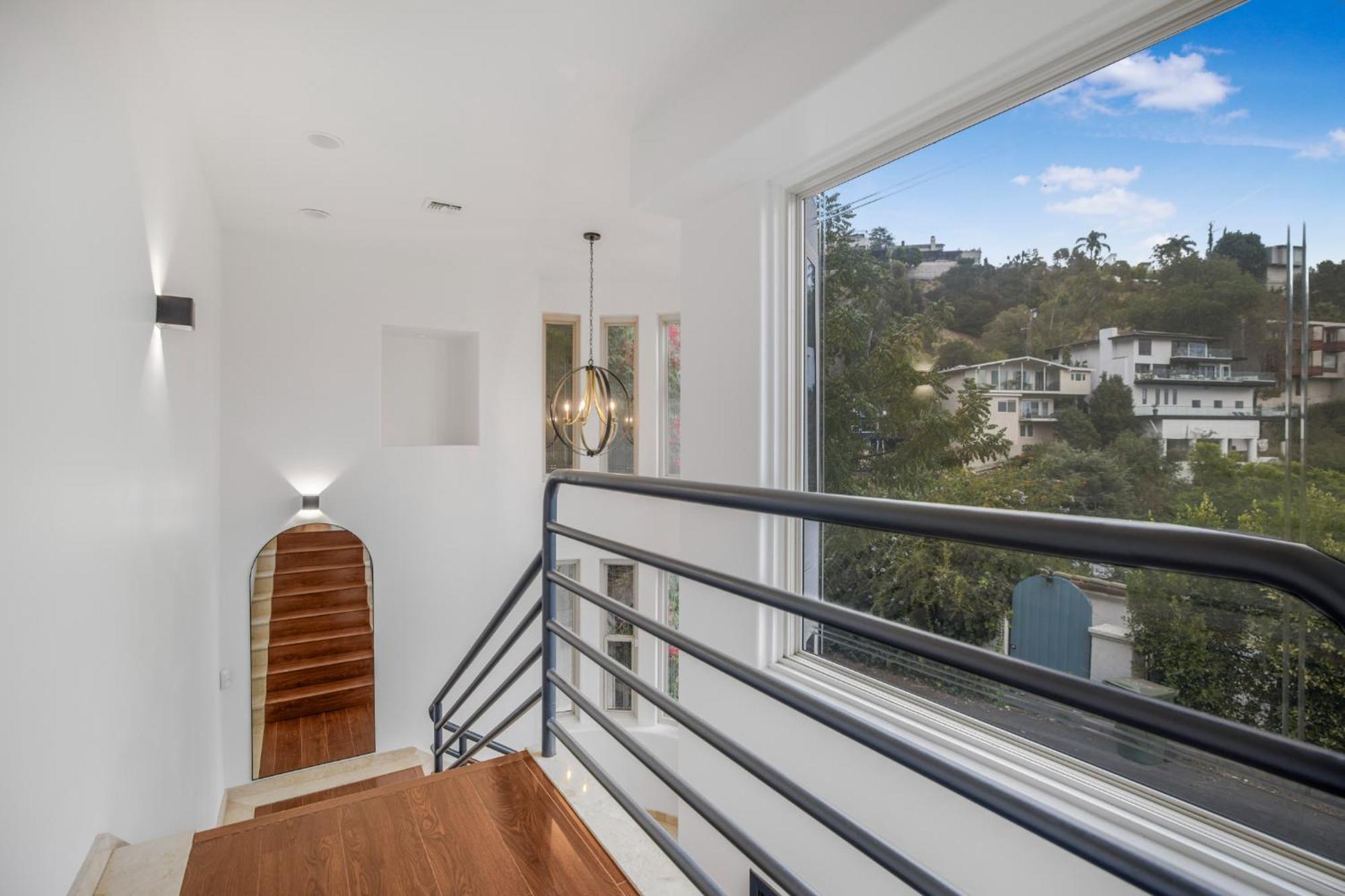 Franklin Mediterranean Villa Los Angeles