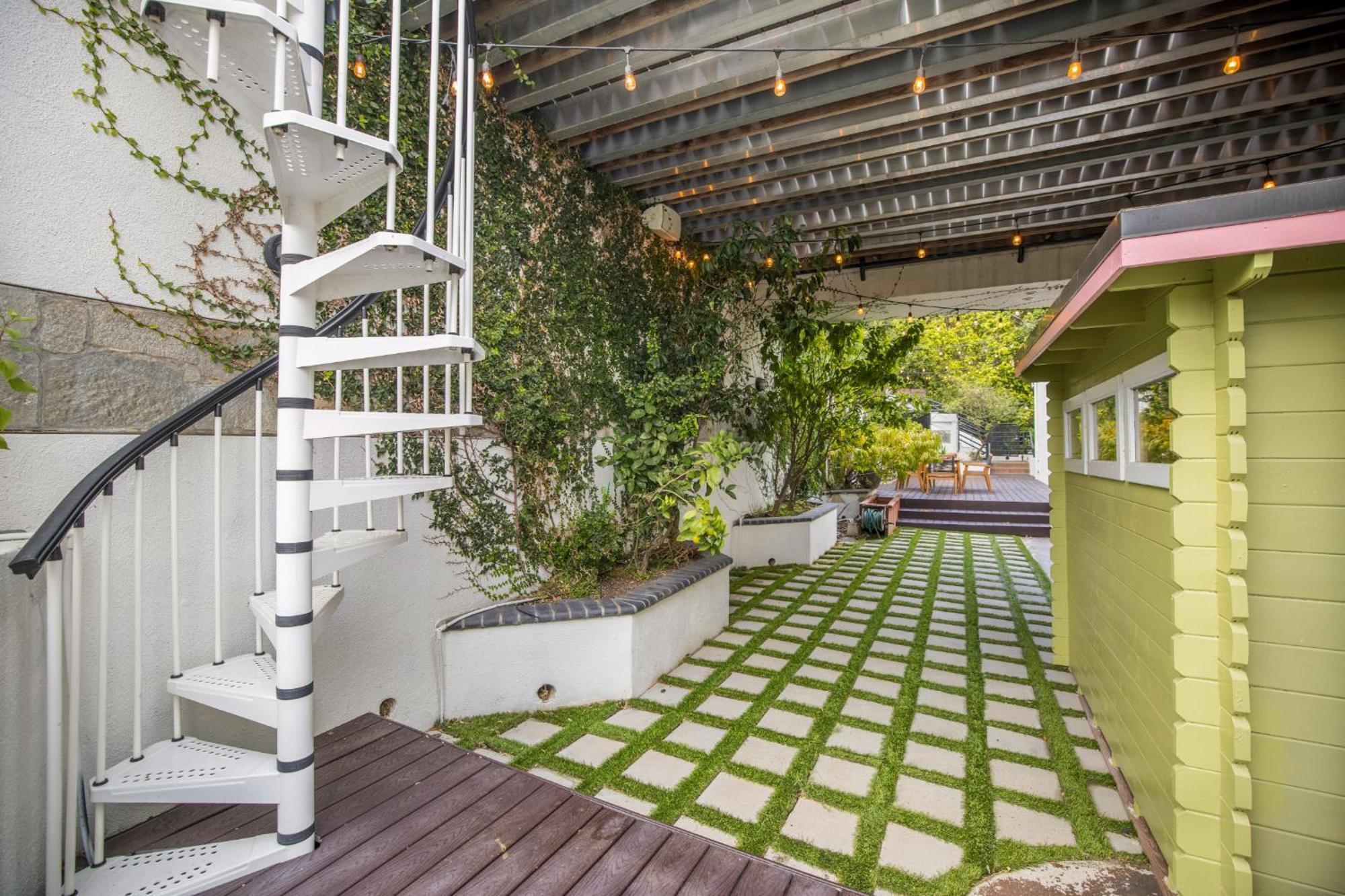 Franklin Mediterranean Villa Los Angeles