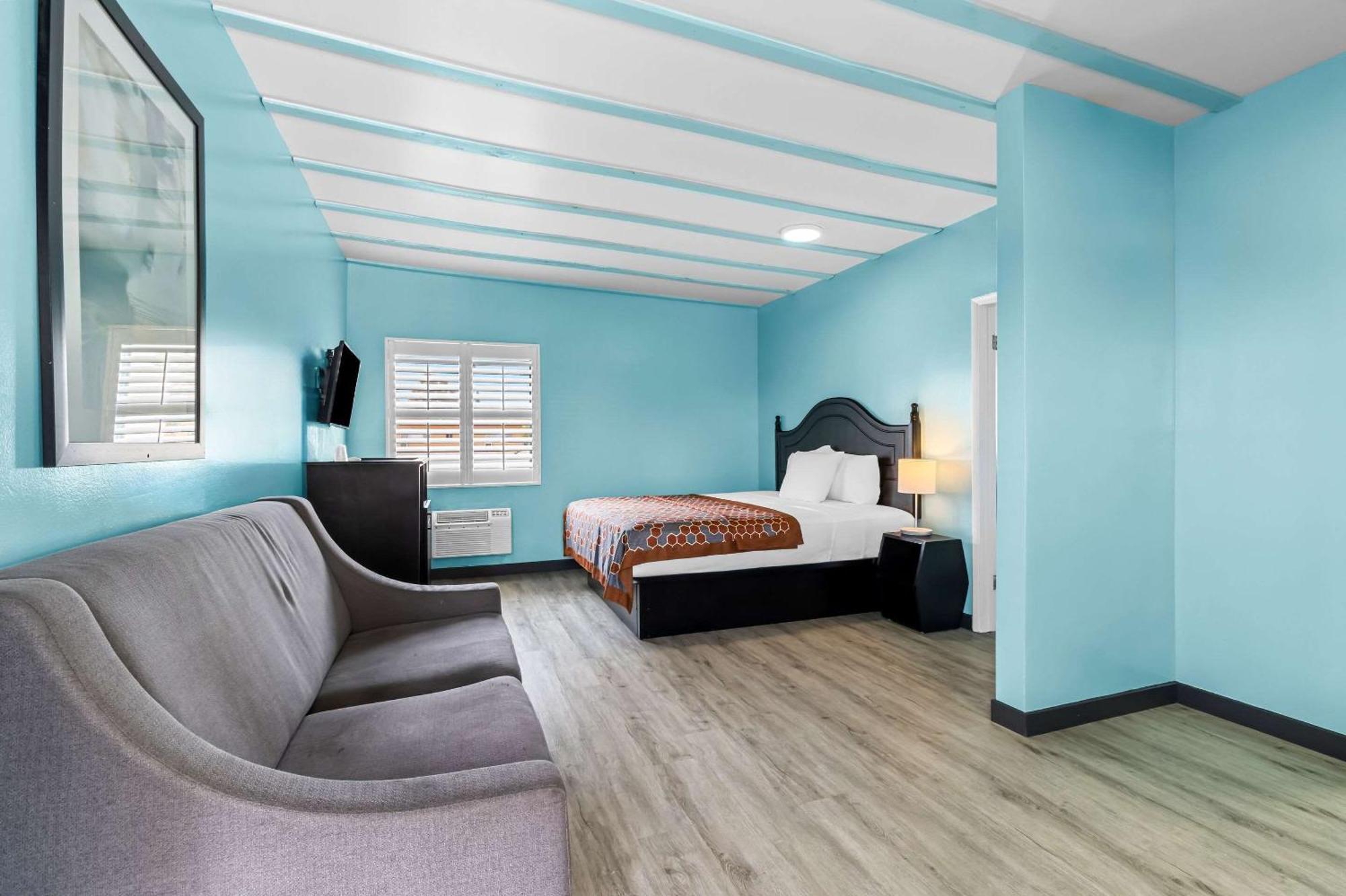 Rodeway & North Hollywood Burbank Airport - Universal Area Hotel 2*