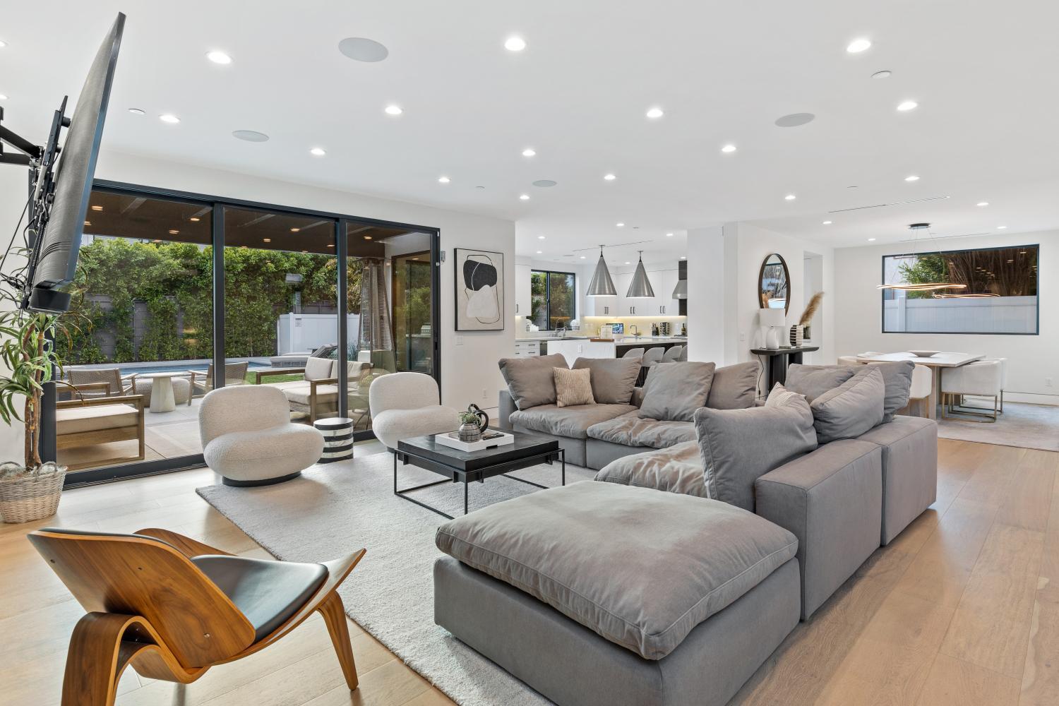 Curson Modern
