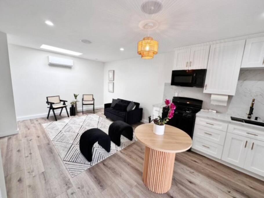 Villa New Private By Beverly Hills And The Grove Spacious 2 Story Unit In The Part Of La