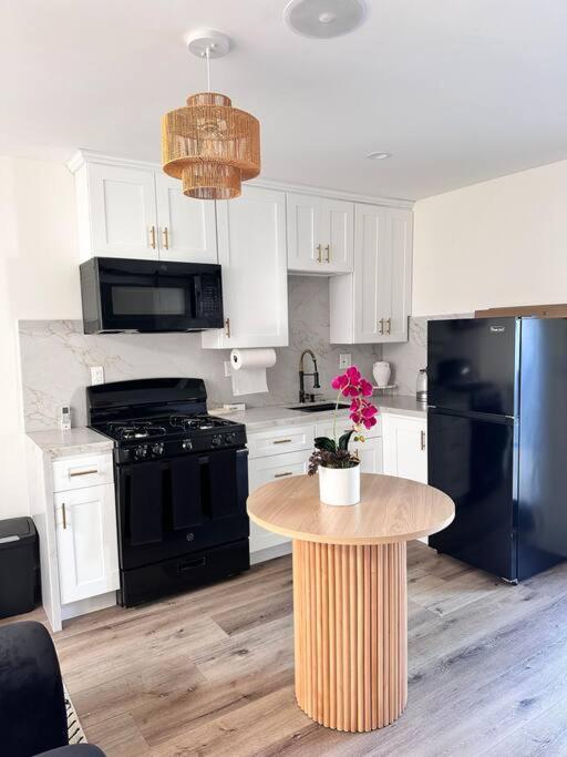 New Private By Beverly Hills And The Grove Spacious 2 Story Unit In The Part Of La Villa *
