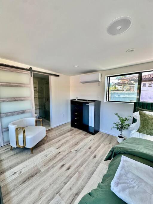 New Private By Beverly Hills And The Grove Spacious 2 Story Unit In The Part Of La * Los Angeles
