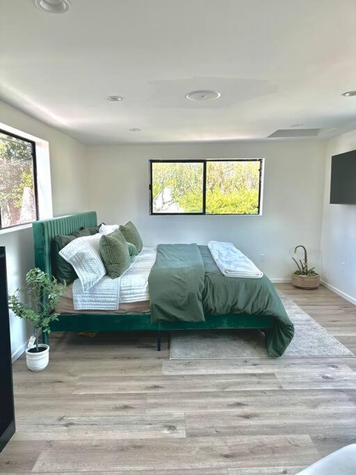 New Private By Beverly Hills And The Grove Spacious 2 Story Unit In The Part Of La