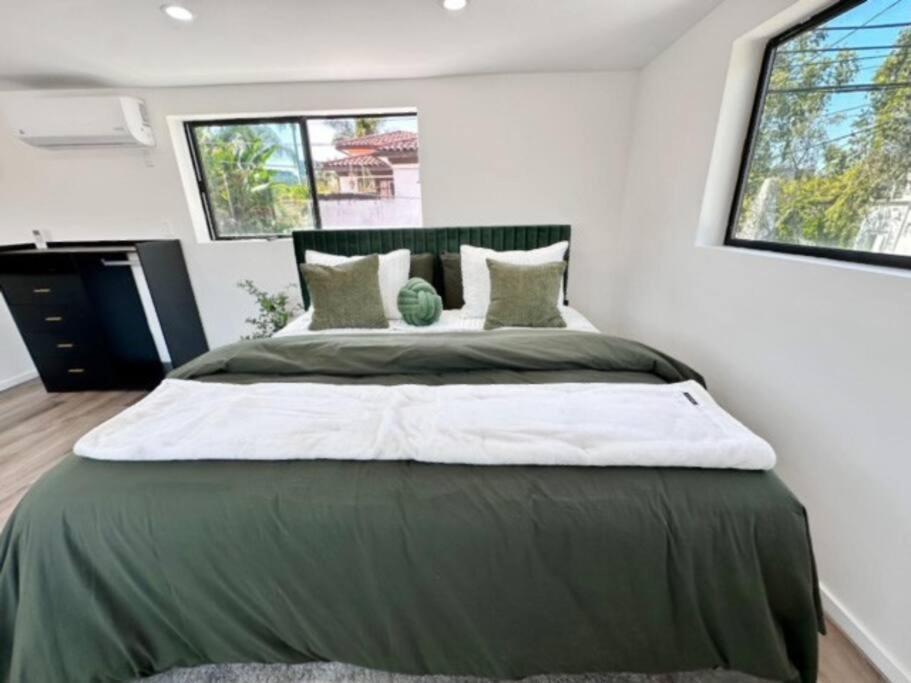 New Private By Beverly Hills And The Grove Spacious 2 Story Unit In The Part Of La