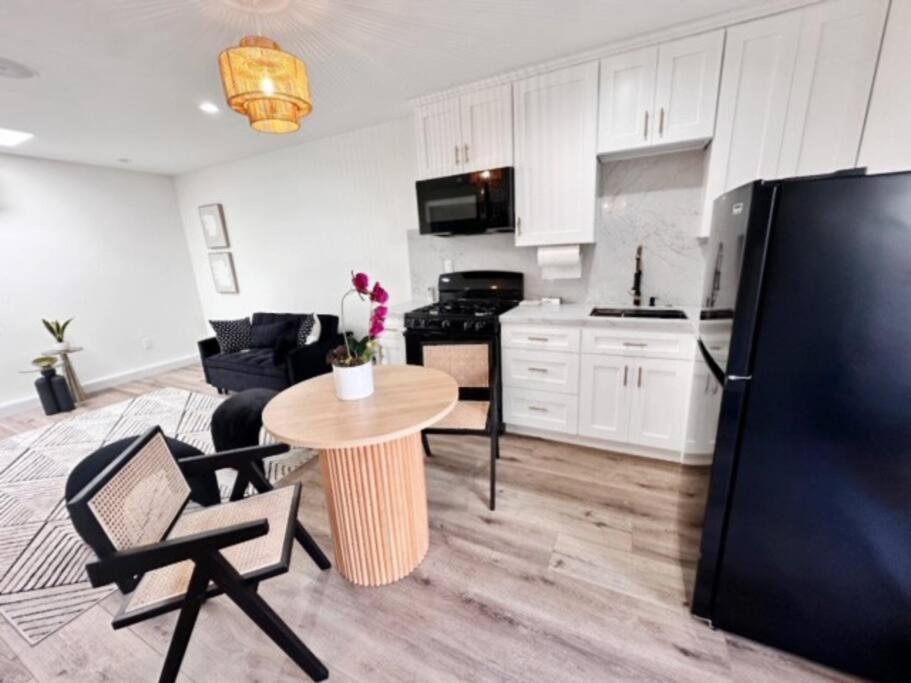 Villa New Private By Beverly Hills And The Grove Spacious 2 Story Unit In The Part Of La *