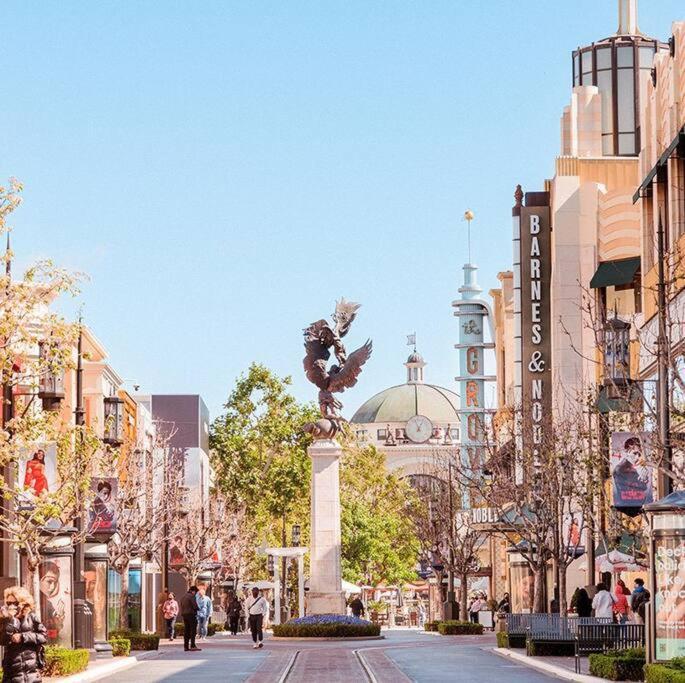 New Private By Beverly Hills And The Grove Spacious 2 Story Unit In The Part Of La