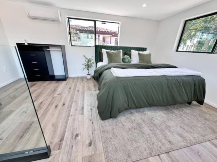 New Private By Beverly Hills And The Grove Spacious 2 Story Unit In The Part Of La Villa