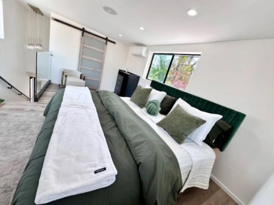 New Private By Beverly Hills And The Grove Spacious 2 Story Unit In The Part Of La Villa Los Angeles