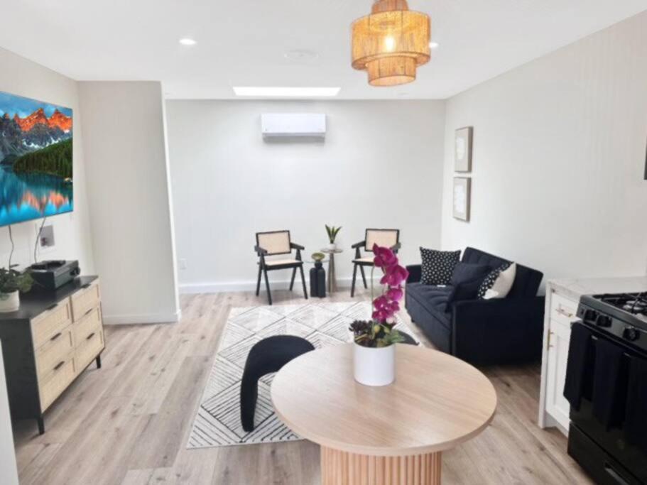 New Private By Beverly Hills And The Grove Spacious 2 Story Unit In The Part Of La * Los Angeles