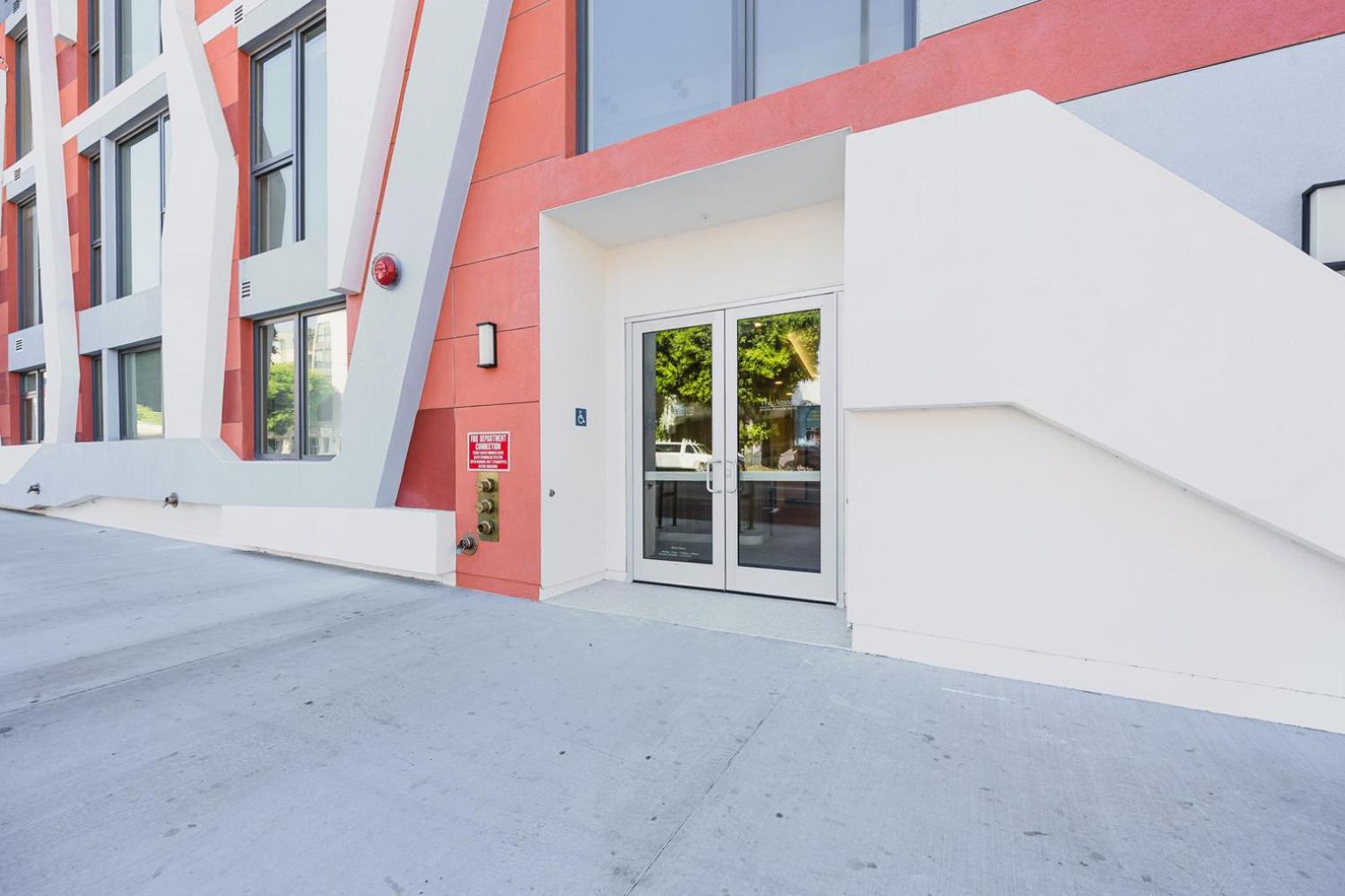Blueground Brentwood Pool Gym Near Metro Lax-1286 Apartment