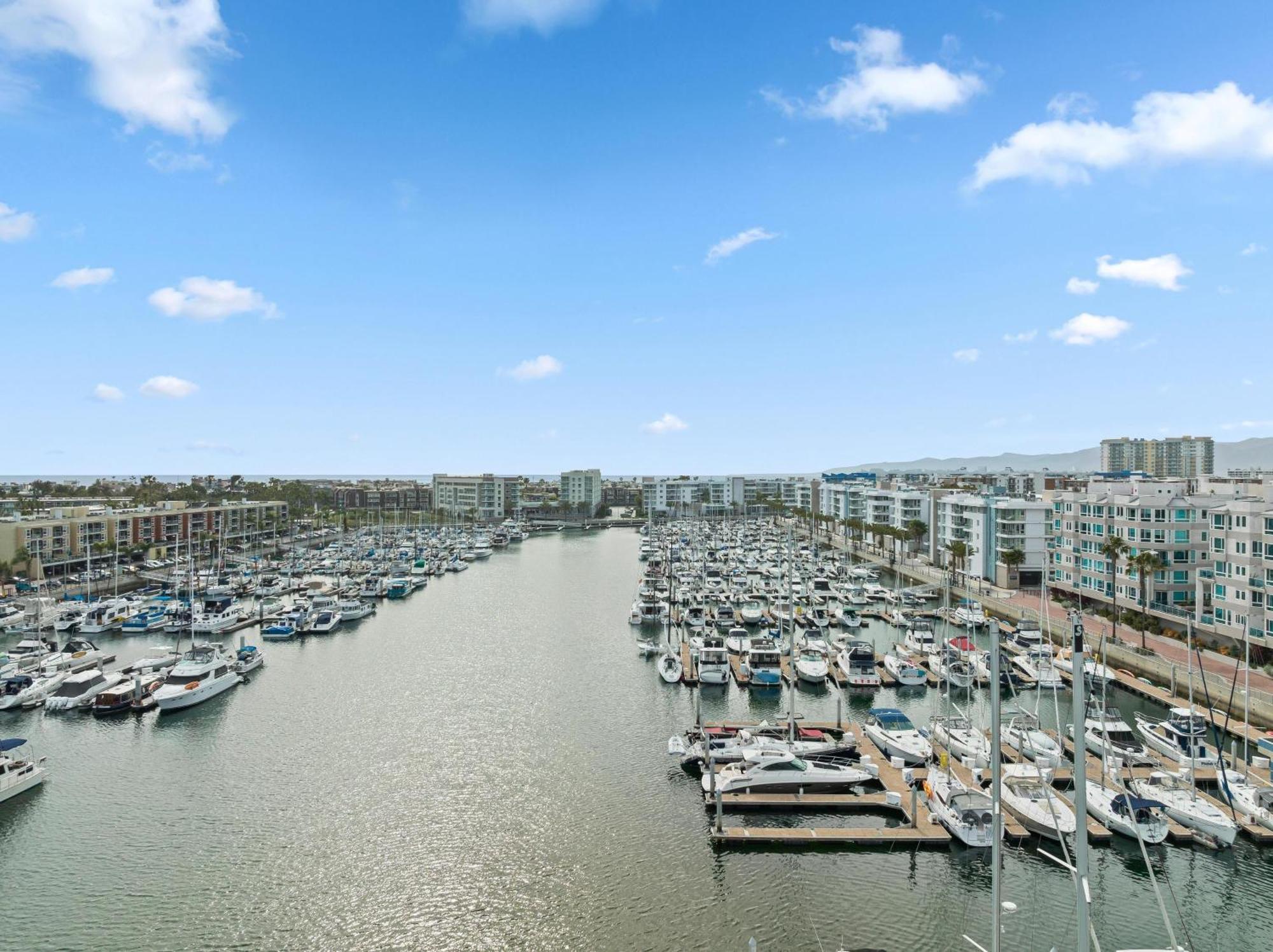 The Crystal 3 Level Penthouse - Marvelous Marina Views 2br * Los Angeles