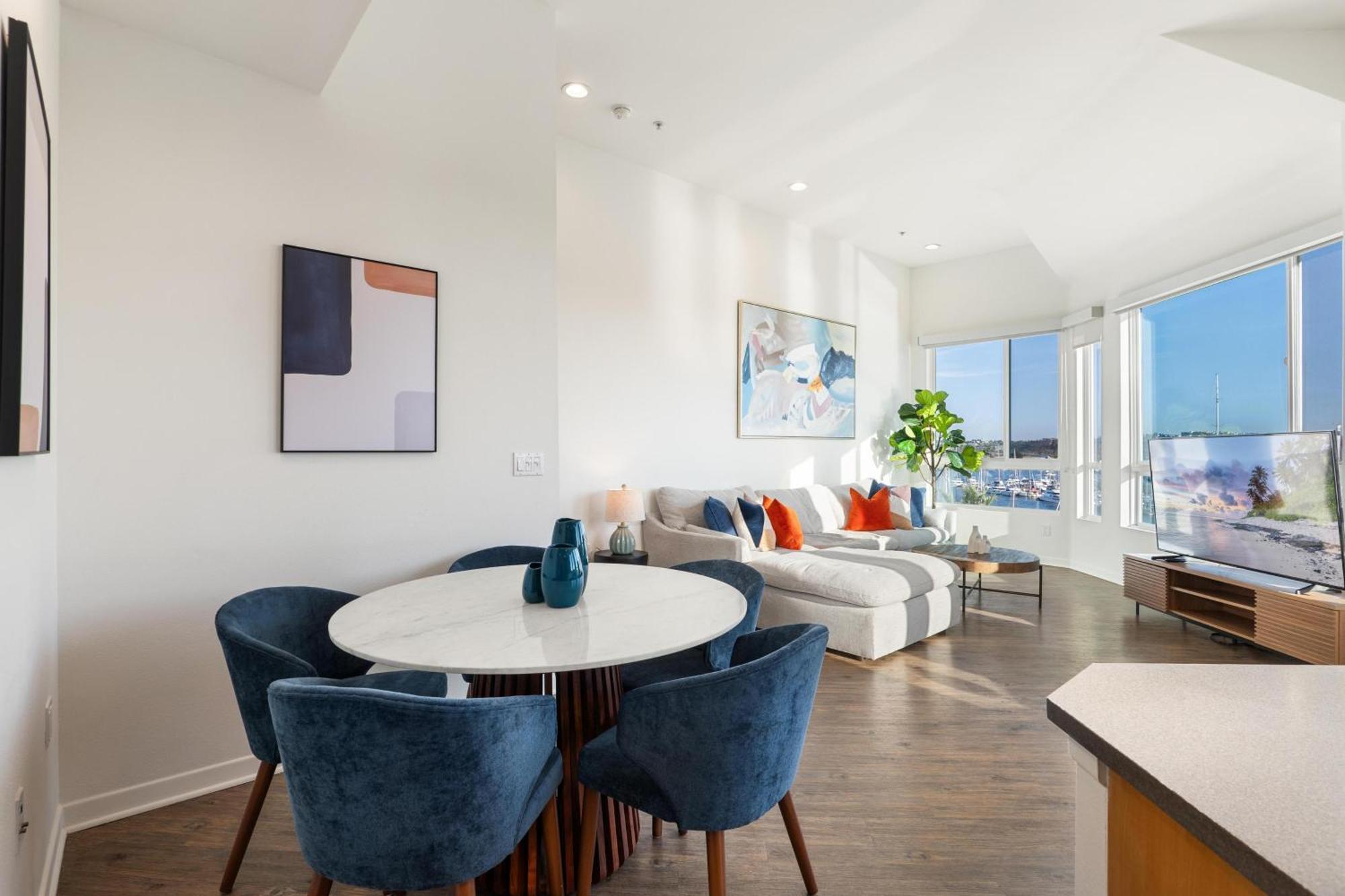 The Crystal 3 Level Penthouse - Marvelous Marina Views 2br Apartment Los Angeles
