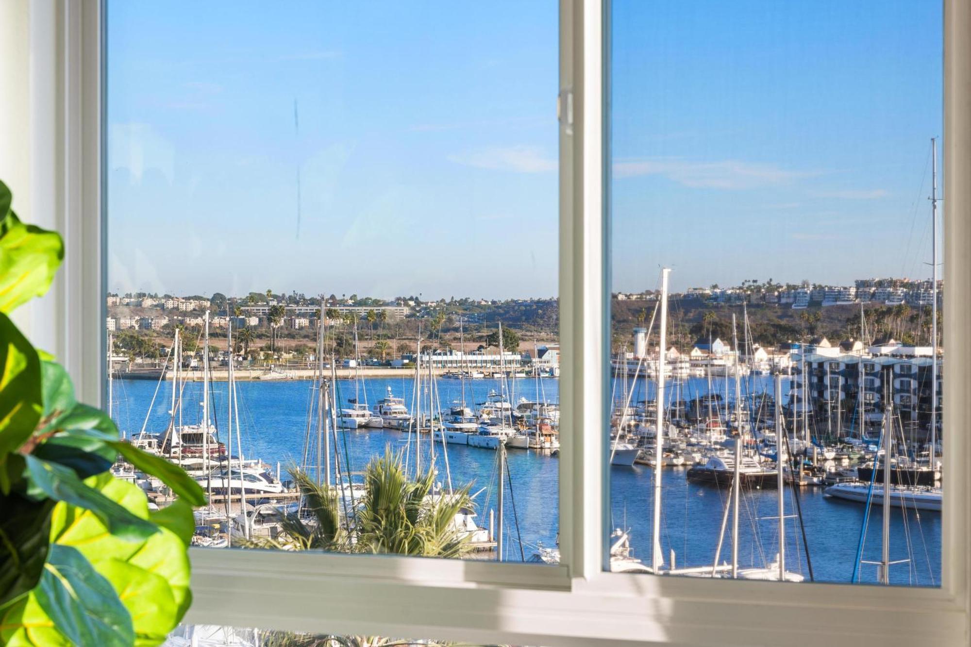 Apartment The Crystal 3 Level Penthouse - Marvelous Marina Views 2br