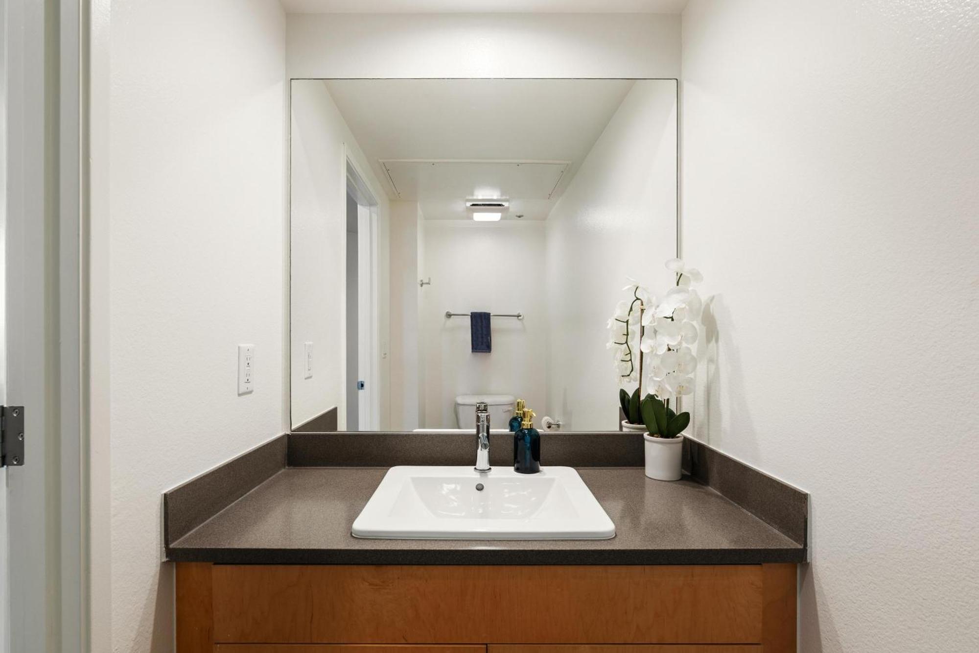 The Crystal 3 Level Penthouse - Marvelous Marina Views 2br Los Angeles