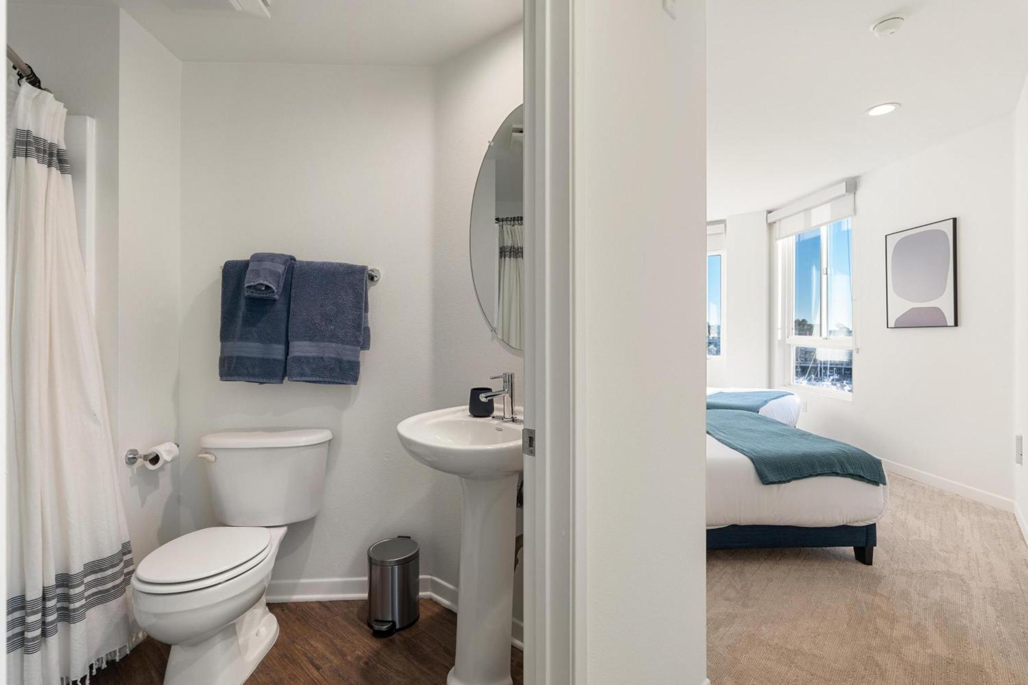 The Crystal 3 Level Penthouse - Marvelous Marina Views 2br Apartment