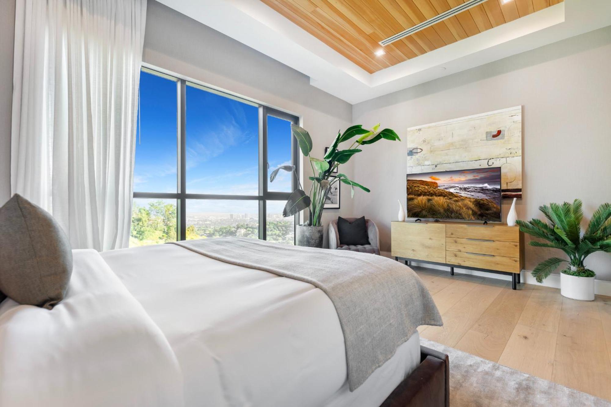 Somera Masterpiece Los Angeles