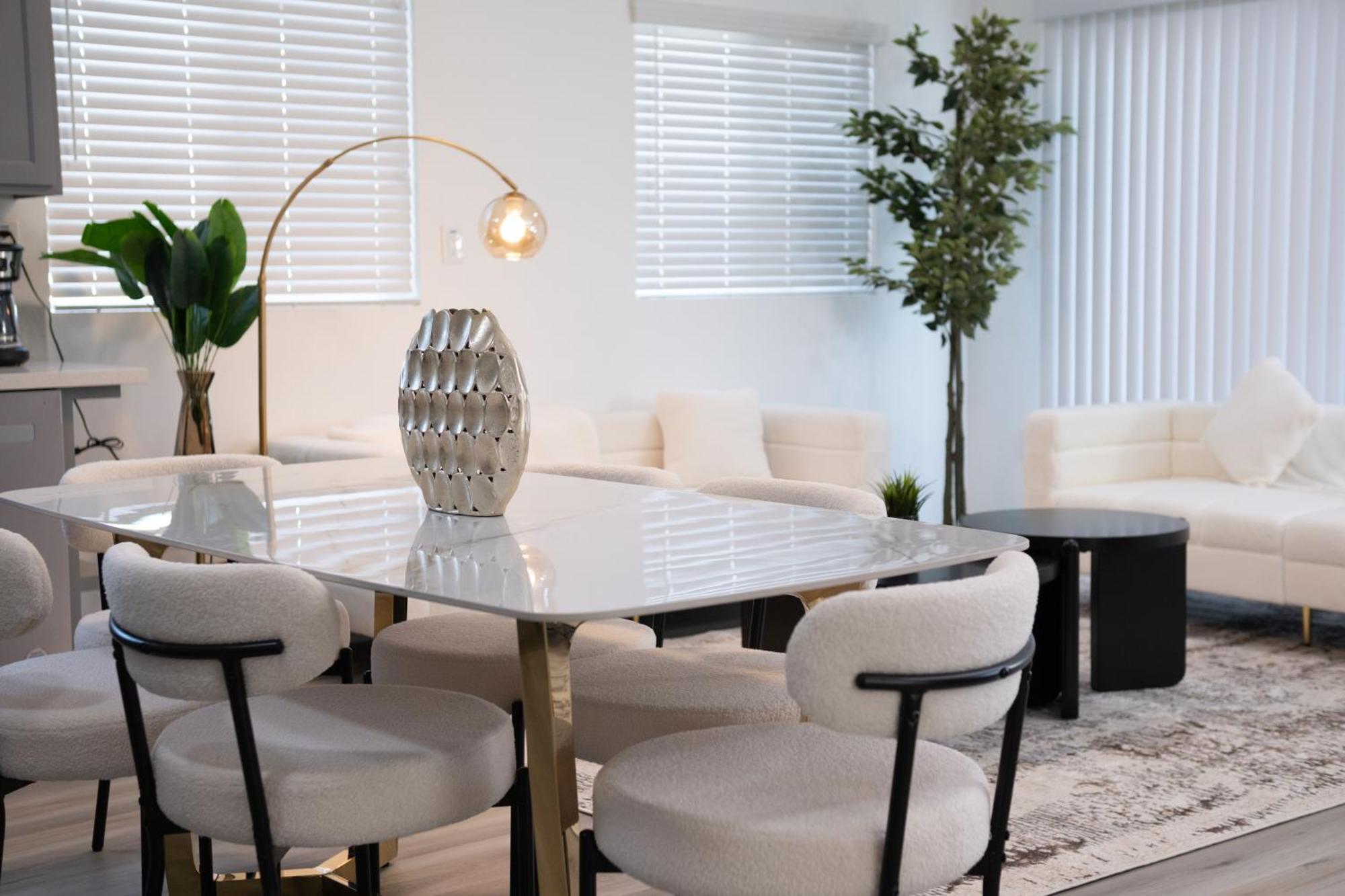 Hotel Cozy La Near Usc And Downtown Attractions- Private With Shared Access 4*