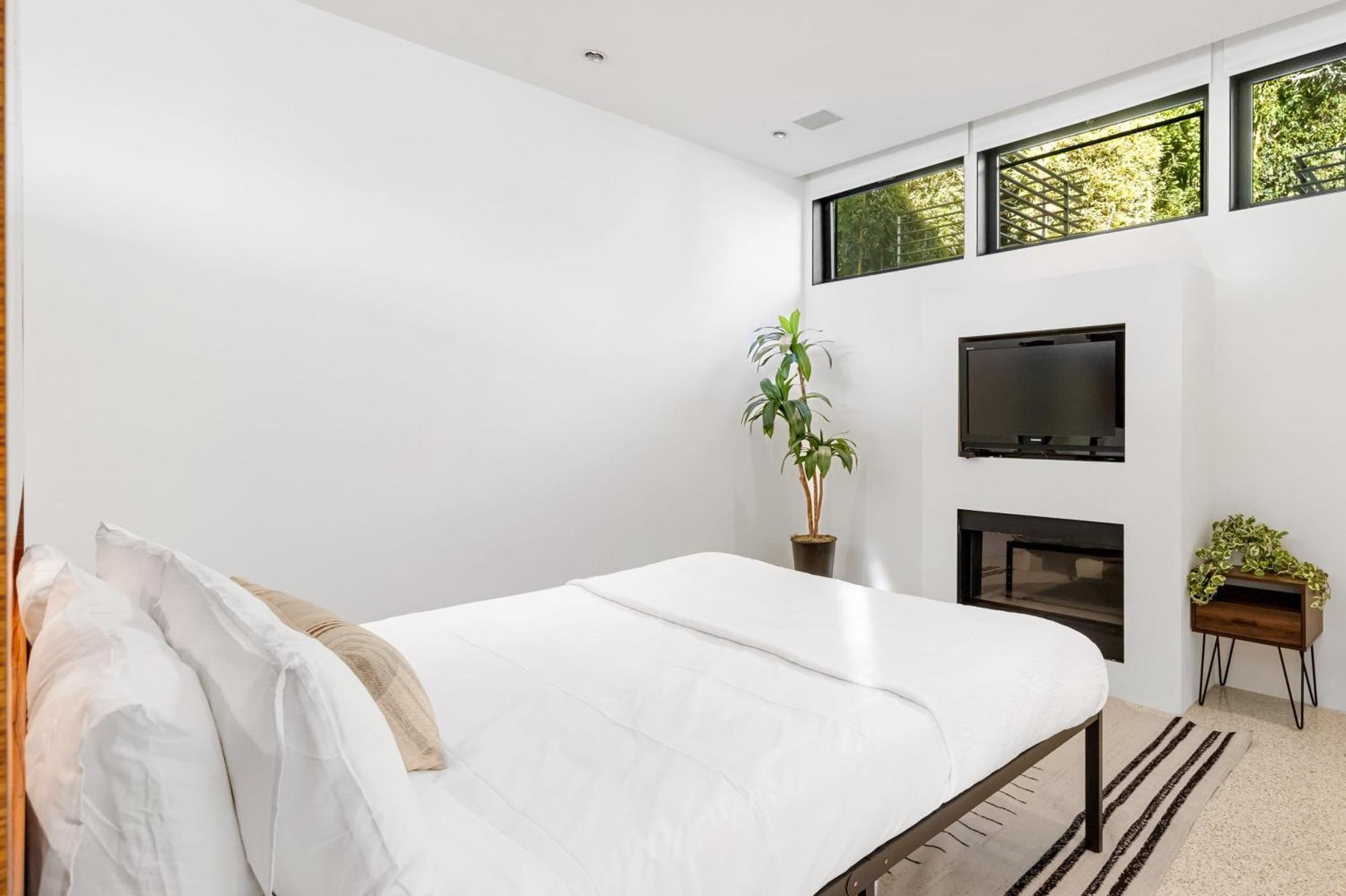 Holiday home Kings Road West Hollywood Luxury Pool Views Firepit Modern Design Los Angeles